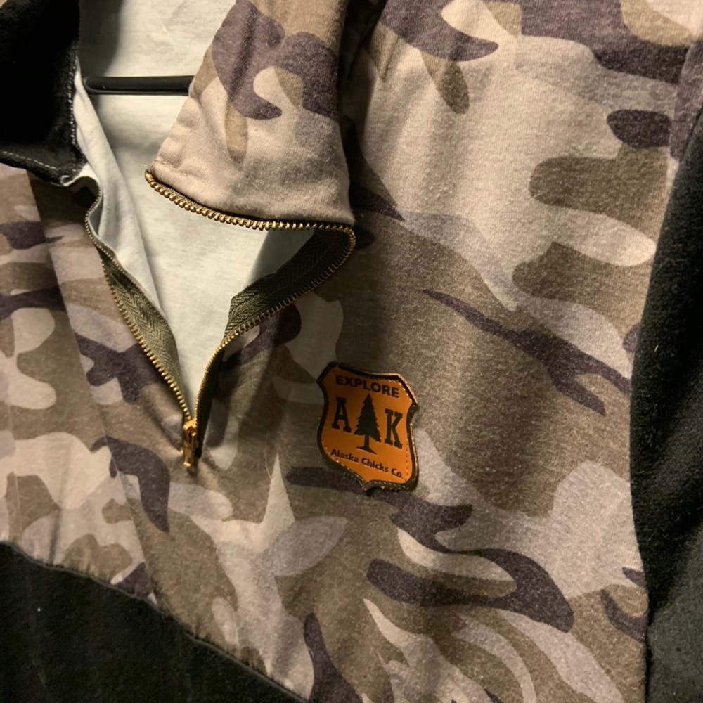 Alaska Chicks pull over